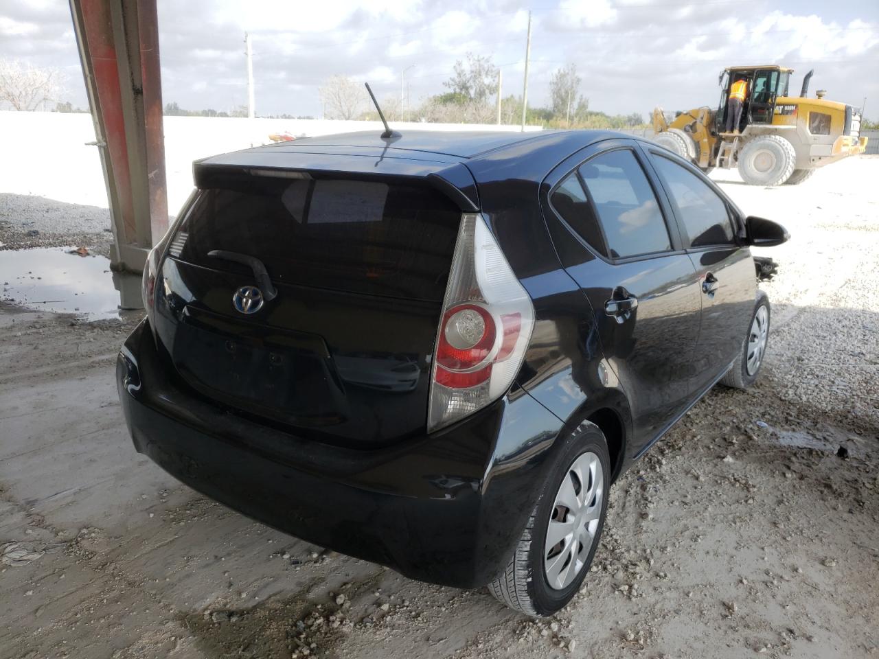 Photo 4 from auction – 2012 TOYOTA PRIUS C with VIN JTDKDTB30C1026537