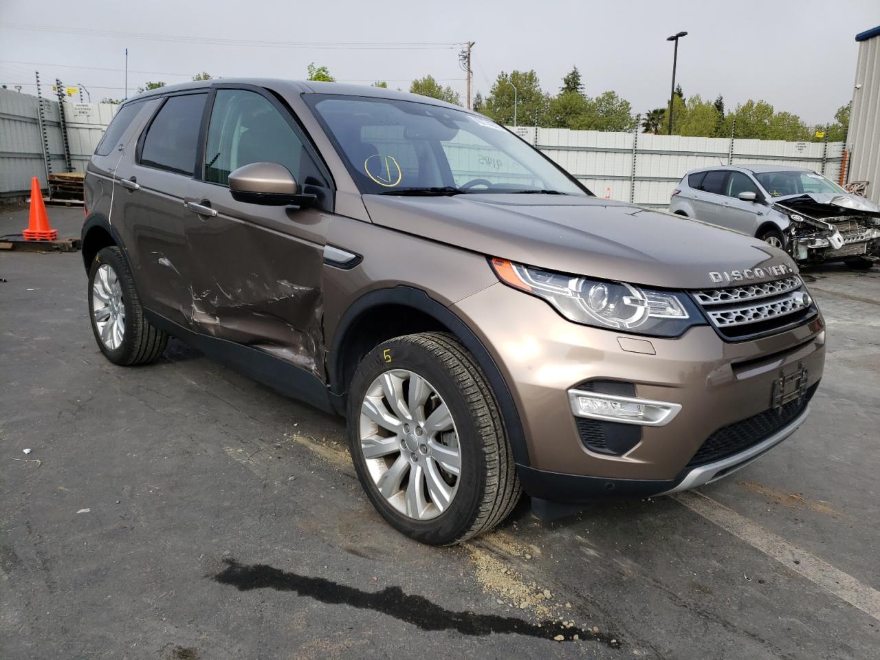 LAND ROVER DISCOVERY 2016 مع رقم تعريف المركبة SALCT2BG0GH569414 - صورة من المزاد