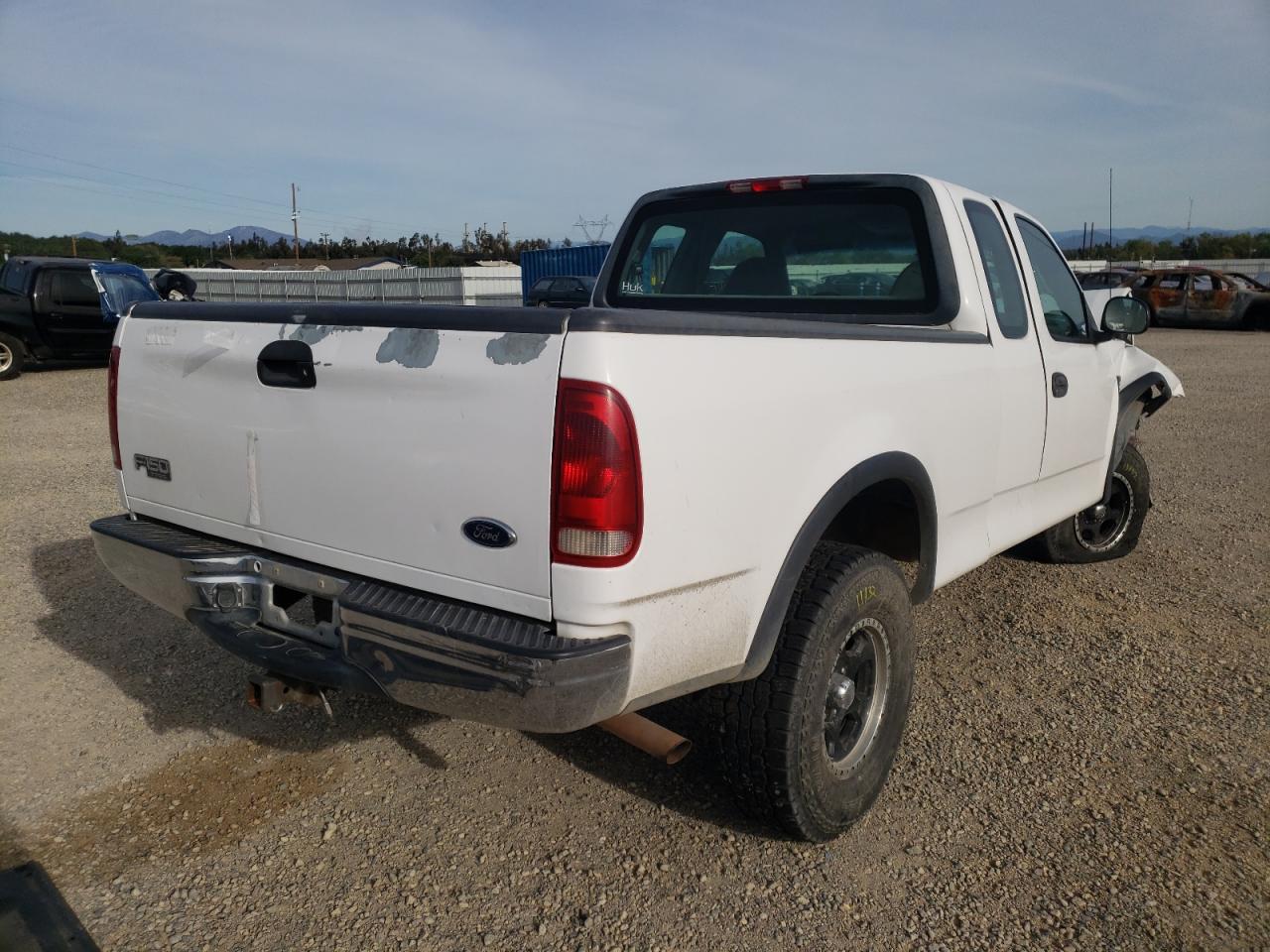 Photo 4 from auction – 2000 FORD F150 with VIN 1FTPX18L2YKB20669