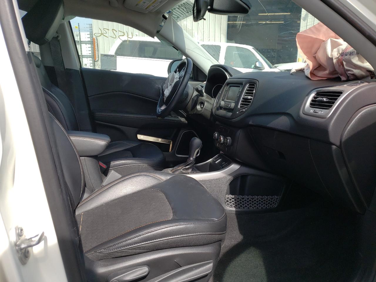 Foto 5 de la subasta – 2018 JEEP COMPASS LA con VIN 3C4NJCBB4JT145047