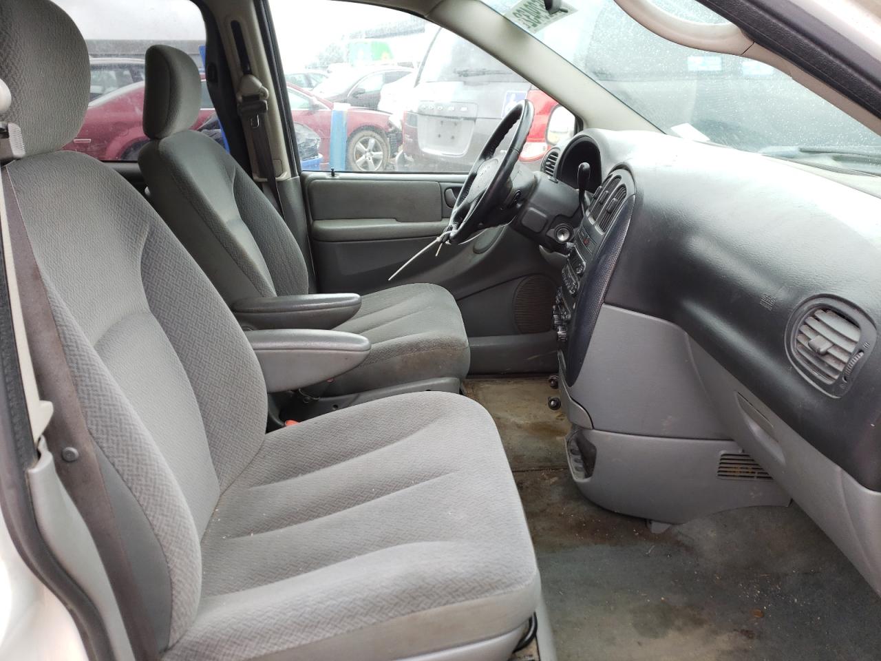 Photo 5 from auction – 2005 DODGE GRAND CARA with VIN 2D4GP44L35R205088