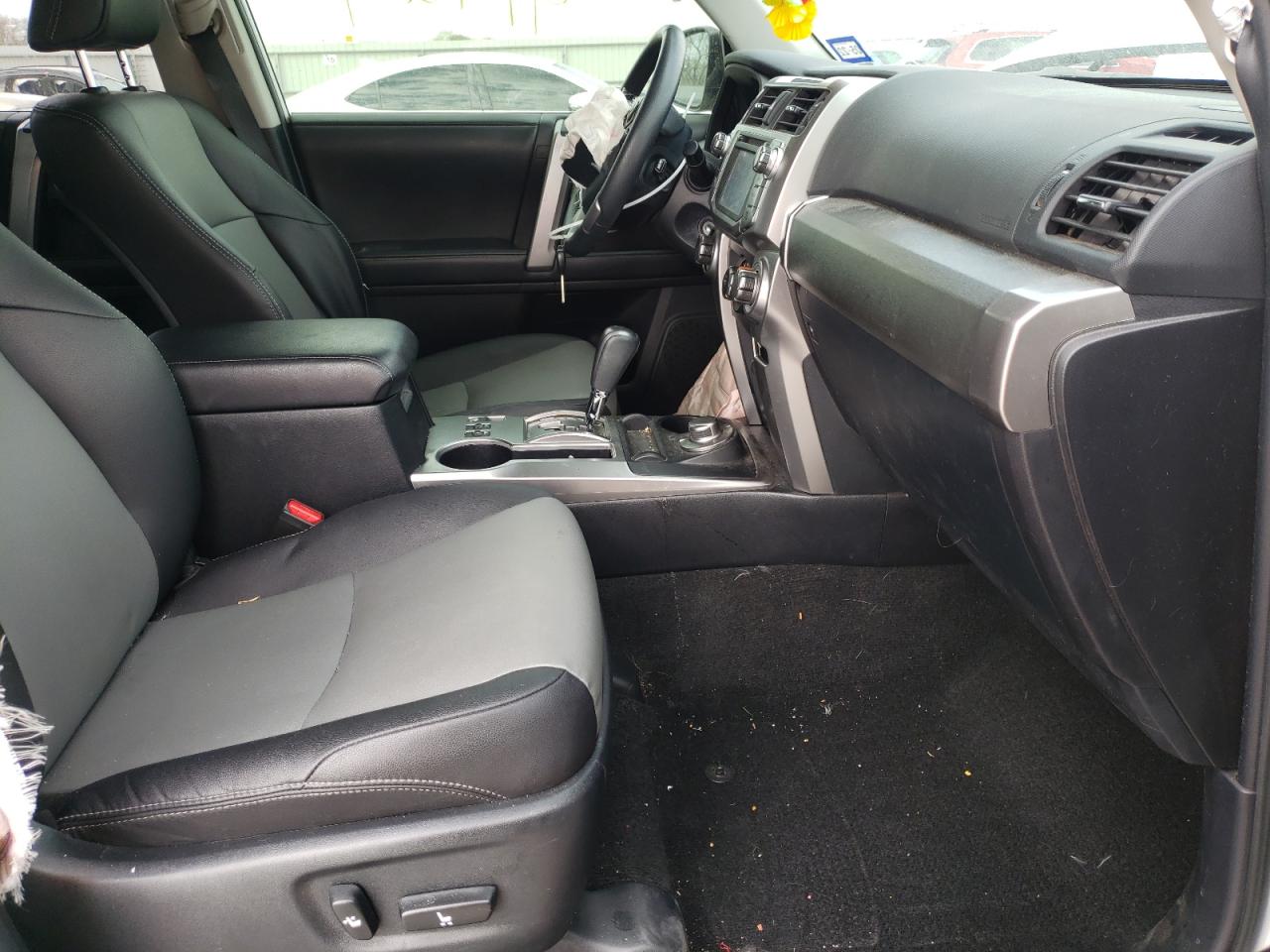 Photo 5 from auction – 2018 TOYOTA 4RUNNER SR with VIN JTEBU5JR0J5503454