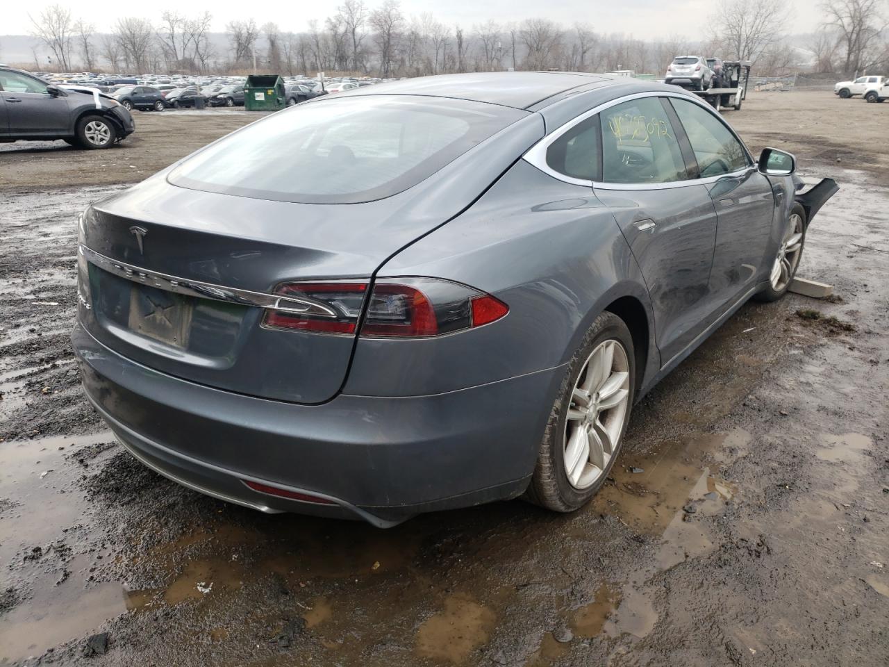Photo 4 from auction – 2013 TESLA MODEL S with VIN 5YJSA1CN2DFP08082