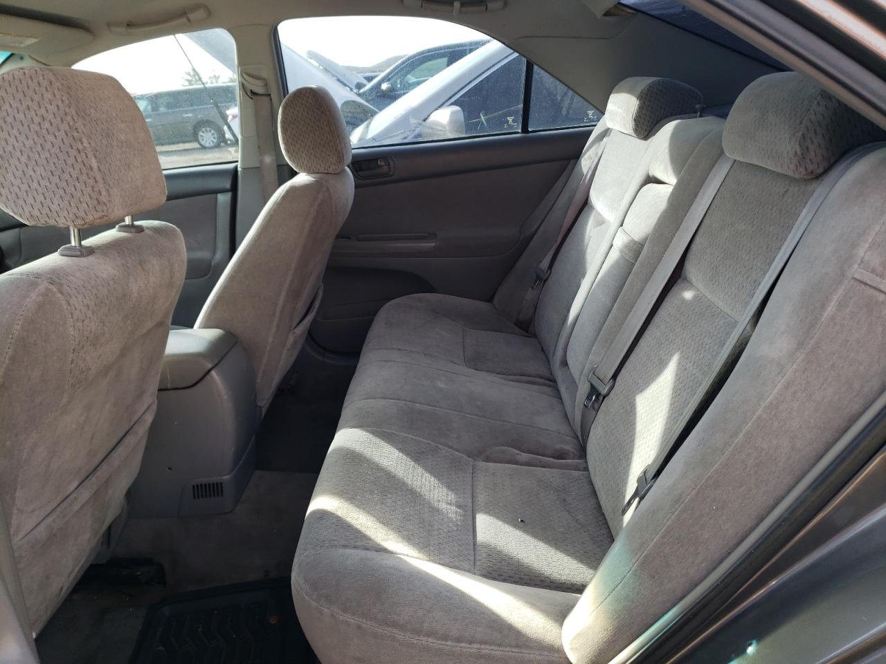 Photo 6 from auction – 2002 TOYOTA CAMRY LE with VIN 4T1BE32K72U614187
