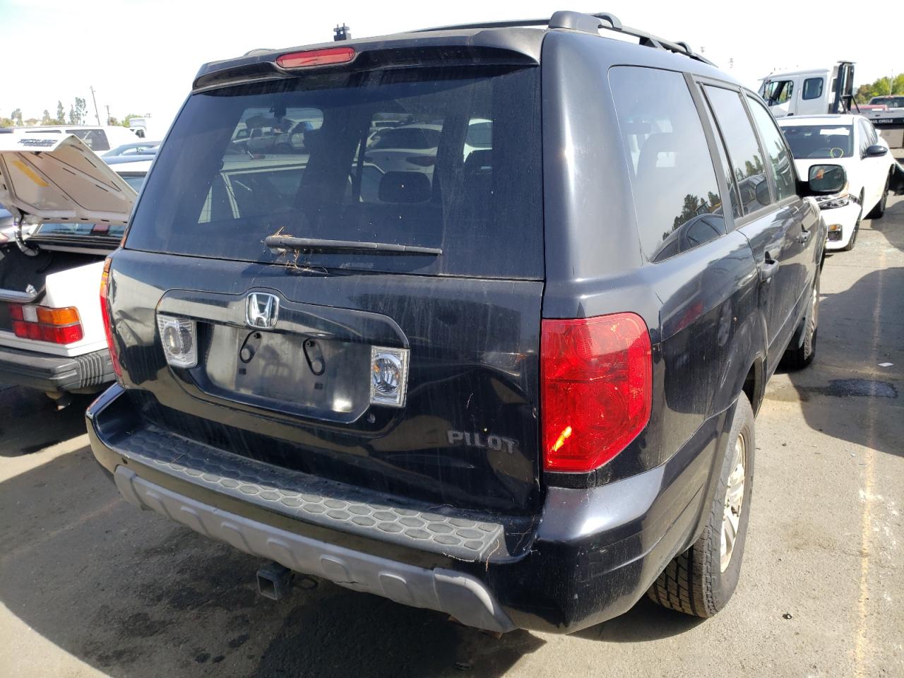 Photo 4 from auction – 2004 HONDA PILOT EXL with VIN 2HKYF18684H507740