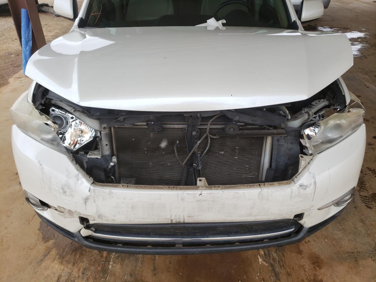 Photo 7 from auction – 2011 TOYOTA HIGHLANDER with VIN 5TDZK3EH9BS033225