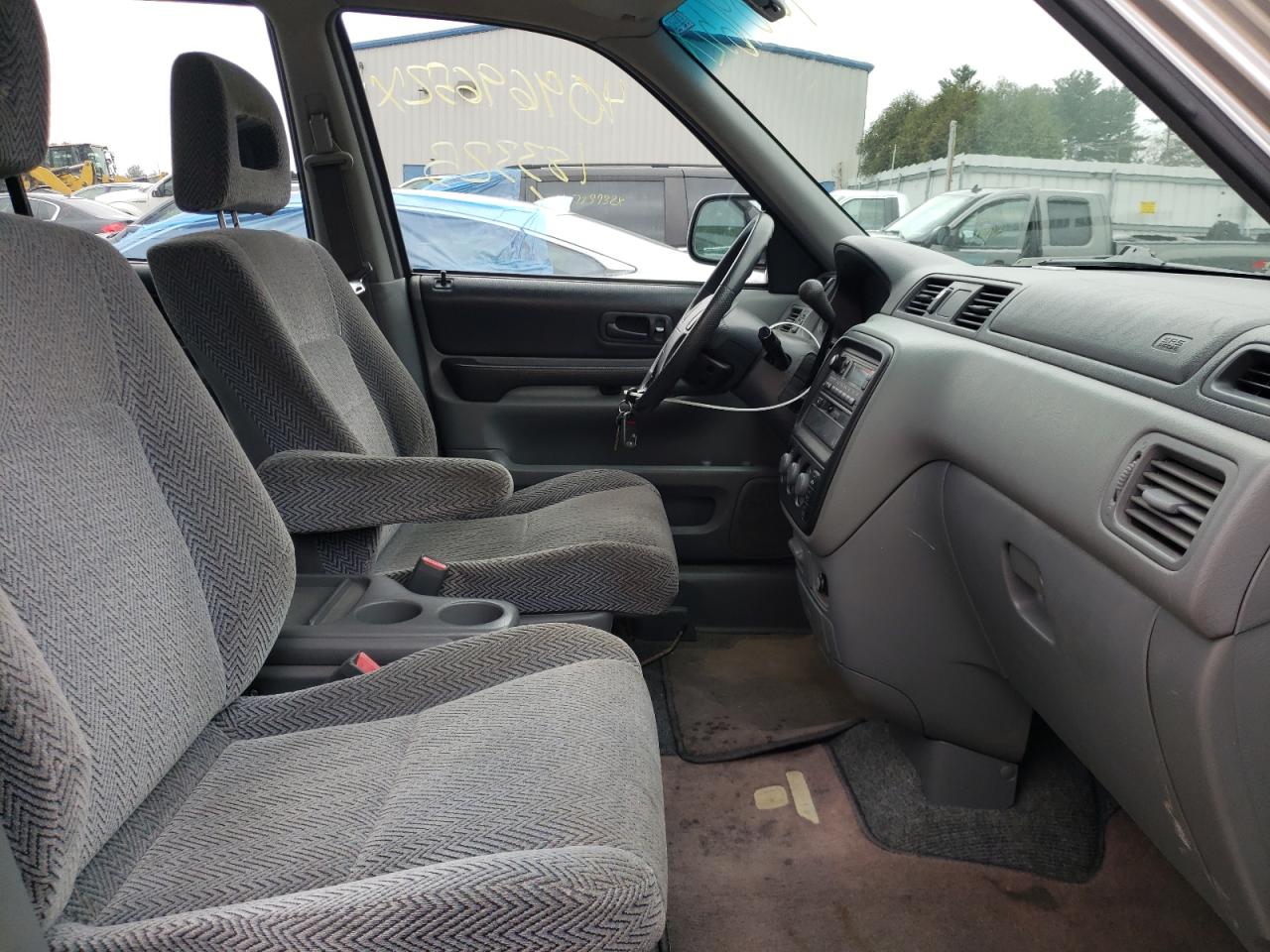 Photo 5 from auction – 1997 HONDA CR-V LX with VIN JHLRD1841VC004947
