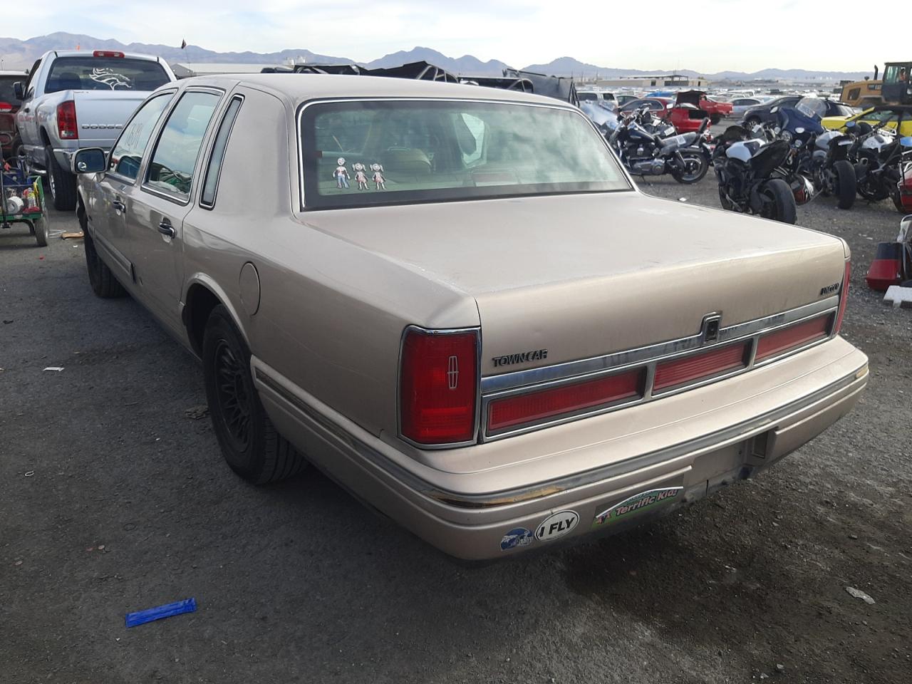 Photo 3 from auction – 1997 LINCOLN TOWN CAR E with VIN 1LNLM81W4VY712440