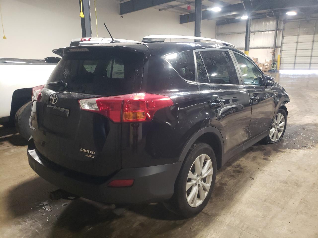 Photo 4 from auction – 2015 TOYOTA RAV4 LIMIT with VIN 2T3DFREV1FW406303