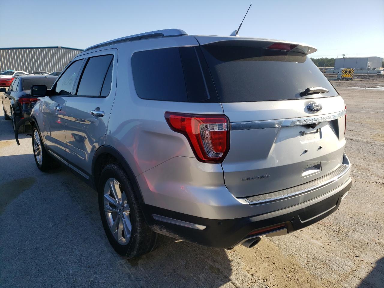 Photo 3 from auction – 2018 FORD EXPLORER L with VIN 1FM5K7F81JGB88277