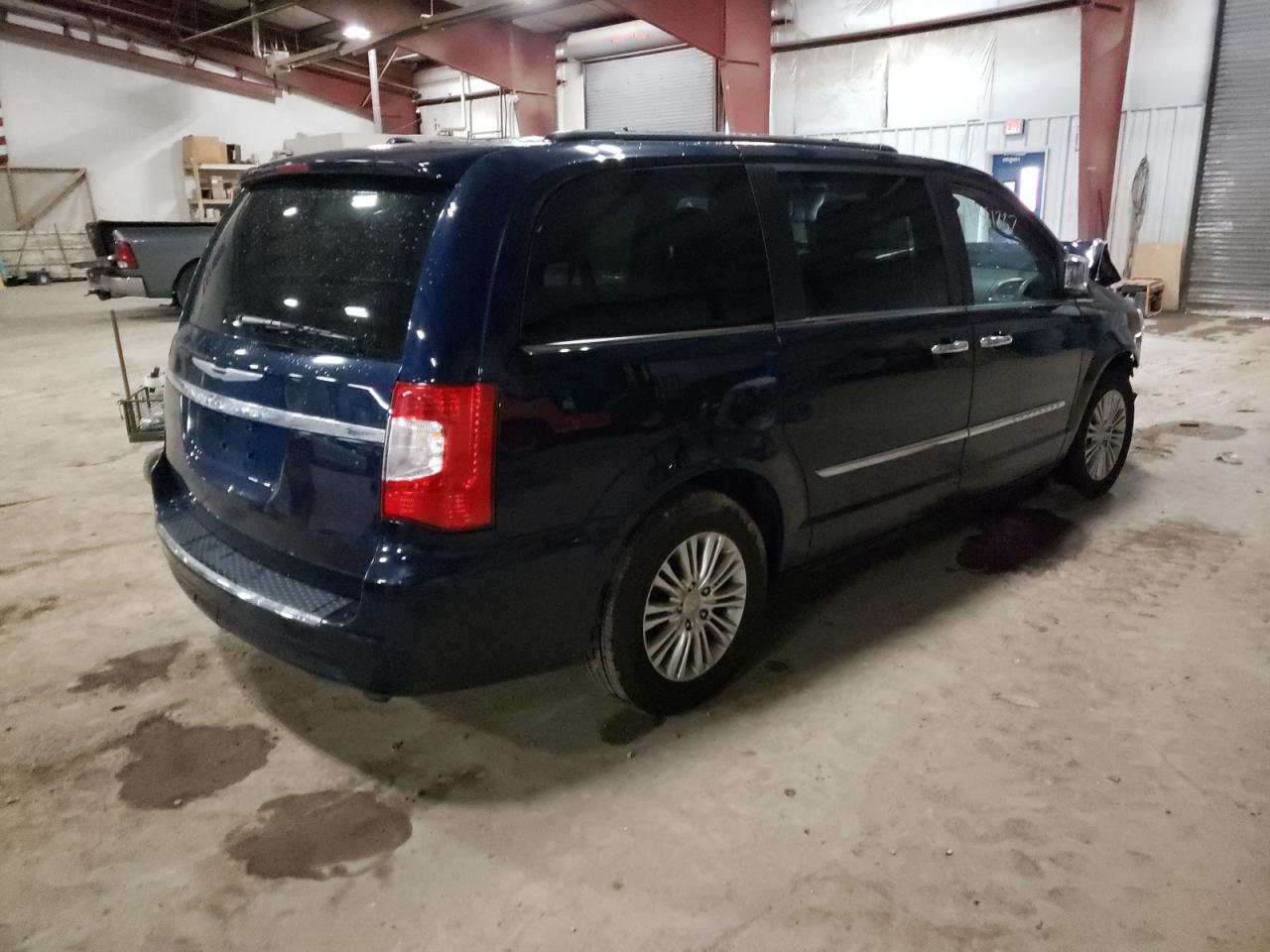 Photo 4 from auction – 2015 CHRYSLER TOWN & COU with VIN 2C4RC1CG0FR578627