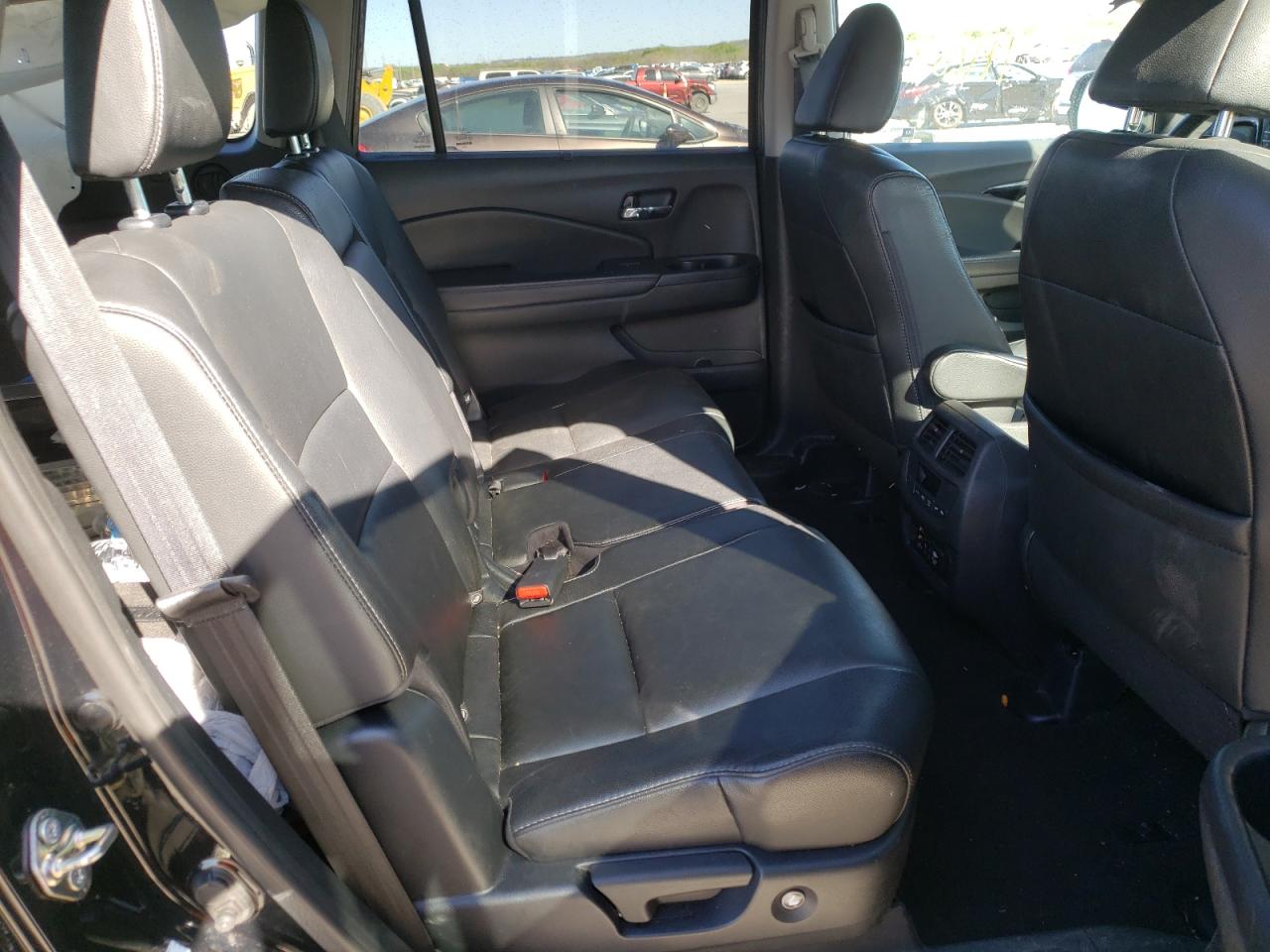 Photo 6 from auction – 2016 HONDA PILOT TOUR with VIN 5FNYF5H94GB057041