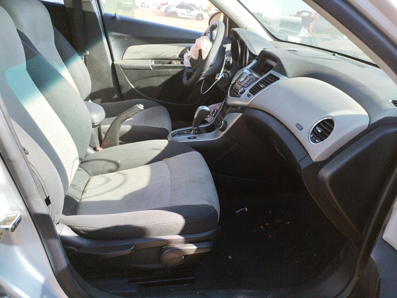 Photo 5 from auction – 2011 CHEVROLET CRUZE LS with VIN 1G1PC5SH4B7152579