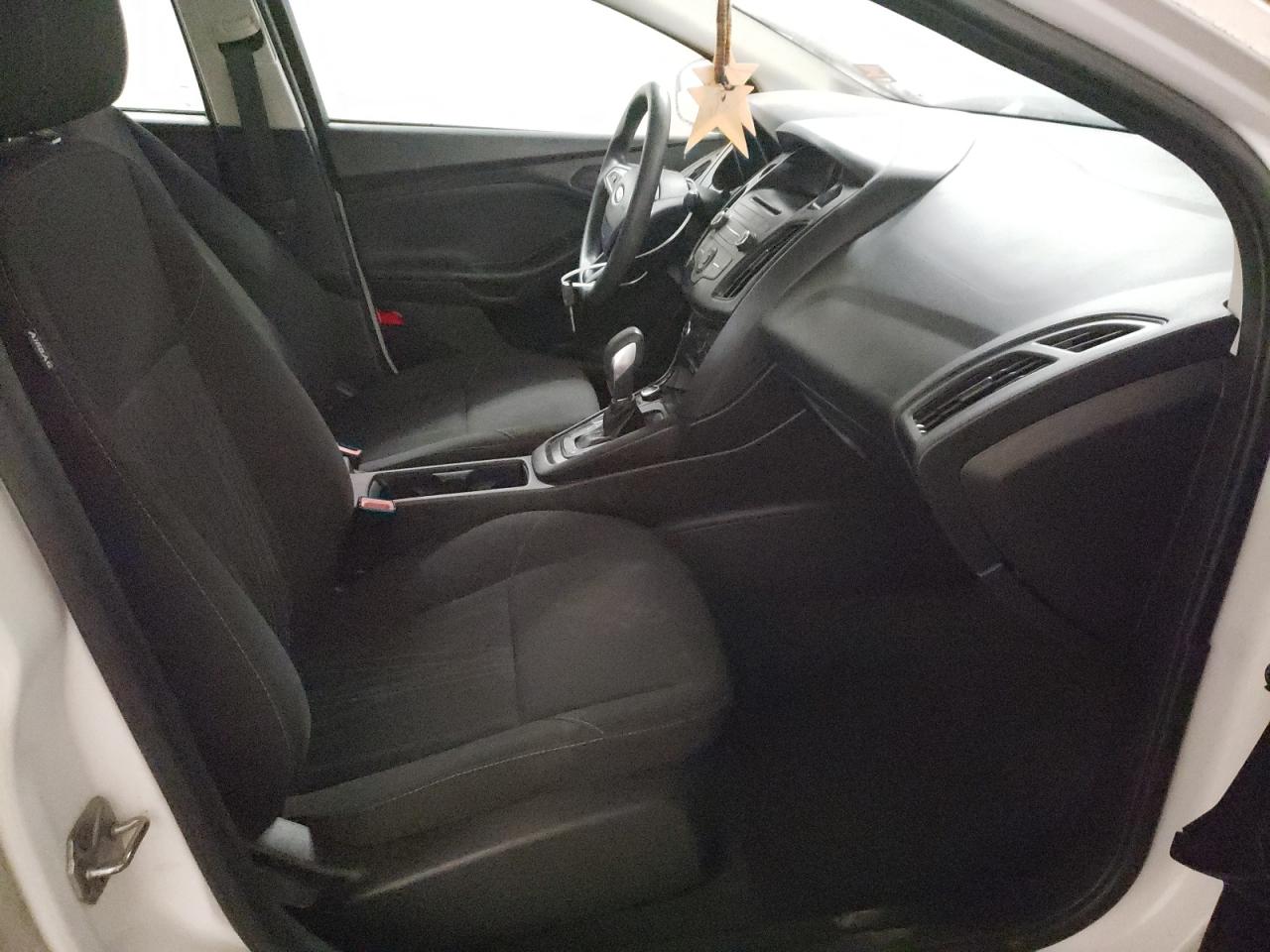 Photo 5 from auction – 2016 FORD FOCUS S with VIN 1FADP3E27GL357439