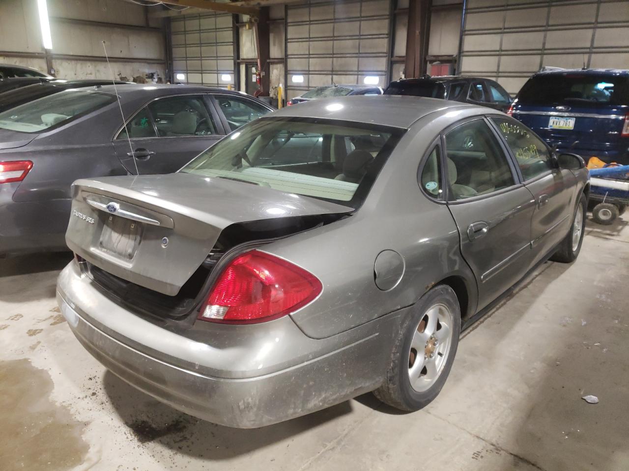 Photo 4 from auction – 2002 FORD TAURUS SES with VIN 1FAFP55U42G111164