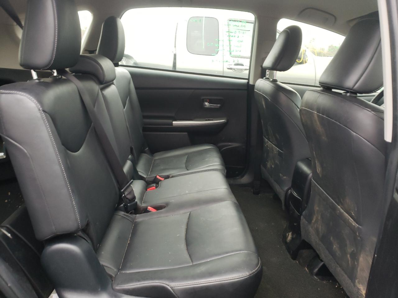 Photo 6 from auction – 2016 TOYOTA PRIUS V with VIN JTDZN3EU2GJ049467