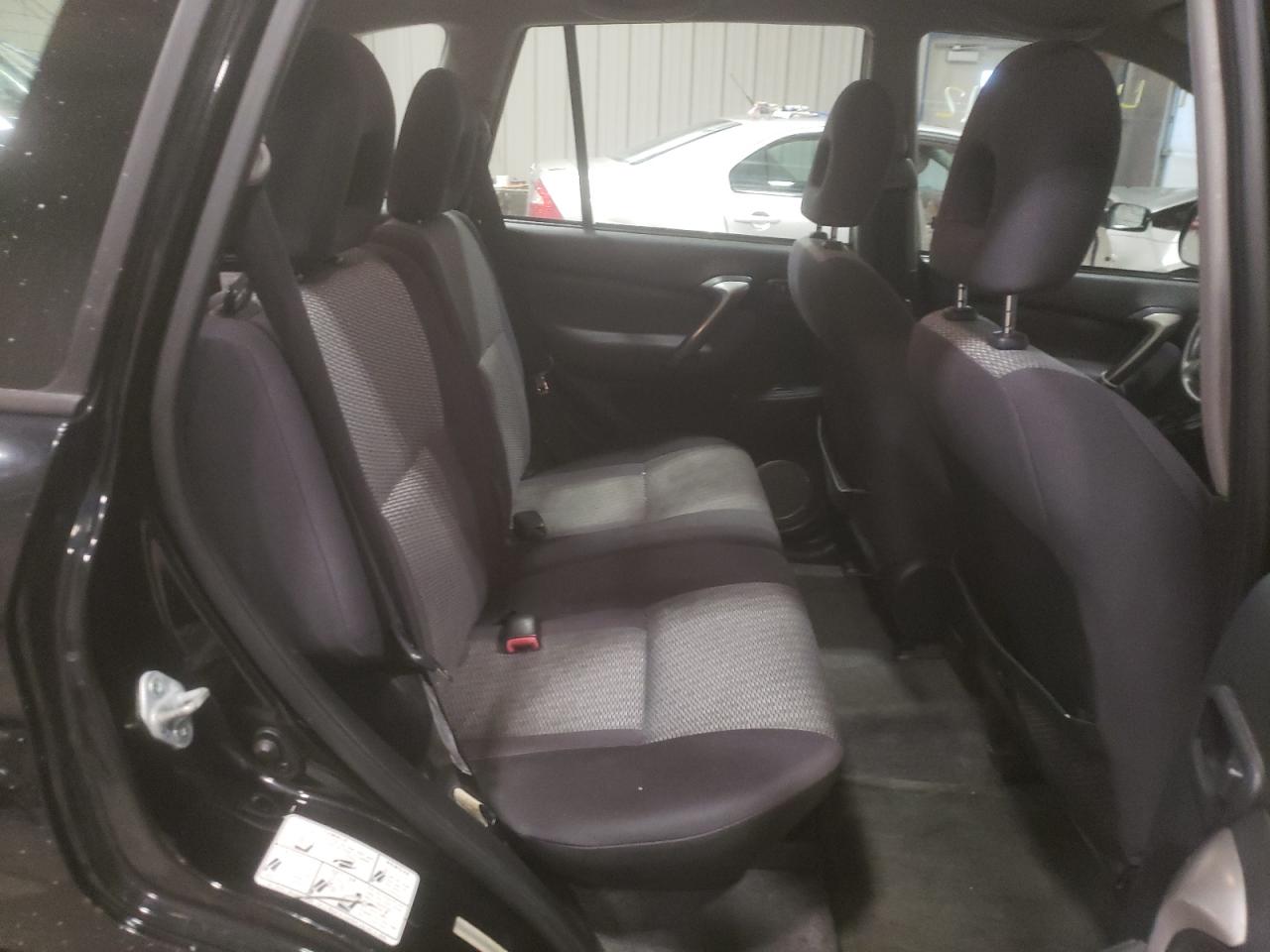 Photo 6 from auction – 2005 TOYOTA RAV4 with VIN JTEHD20V150038984