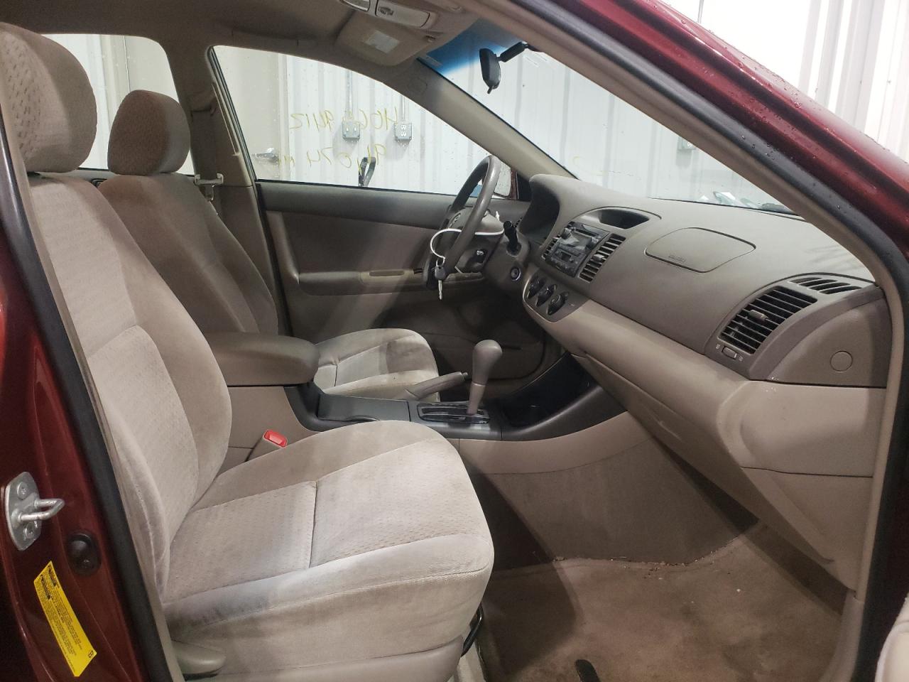 Photo 5 from auction – 2004 TOYOTA CAMRY LE with VIN 4T1BF30K14U079764
