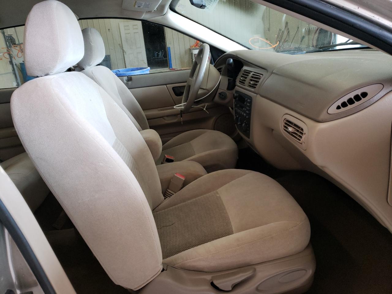 Foto 5 de la subasta – 2004 FORD TAURUS SE con VIN 1FAFP53U54A152413