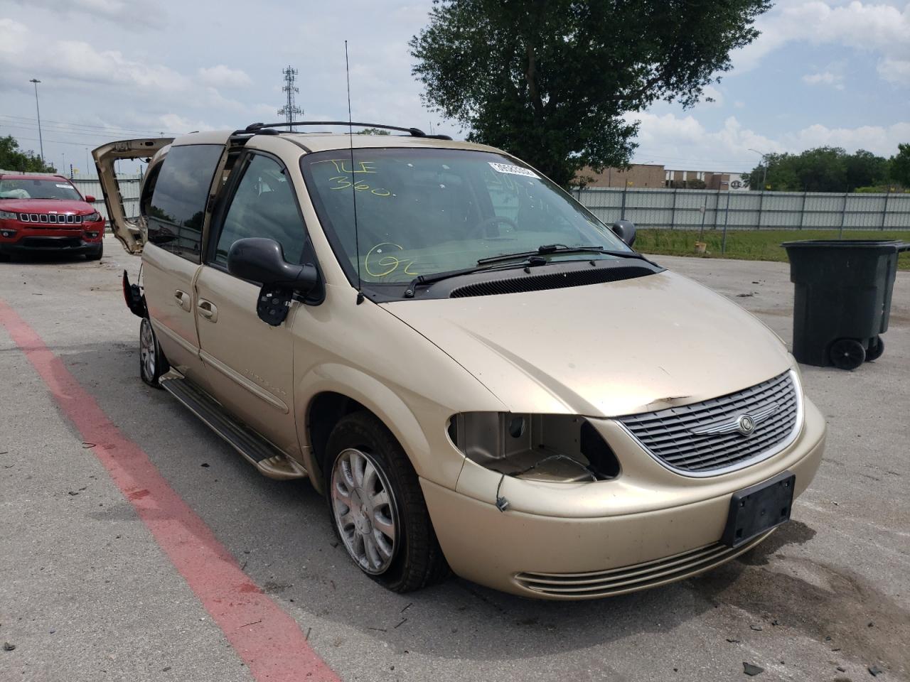 CHRYSLER TOWN & COU 2001 with VIN 2C8GP443X1R336654 - Photo from auction