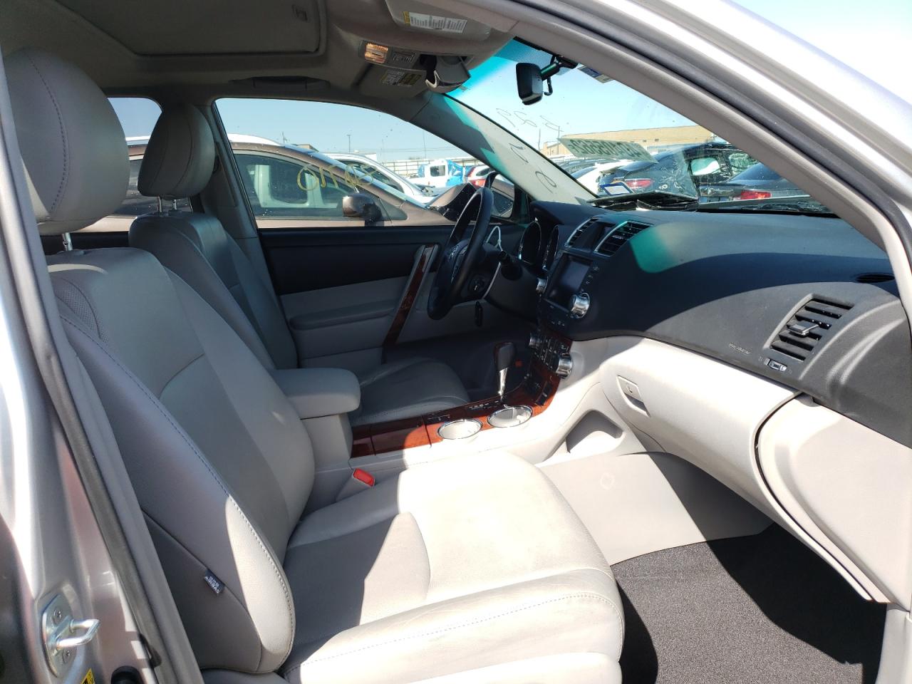 Photo 5 from auction – 2012 TOYOTA HIGHLANDER with VIN 5TDDK3EH3CS153517