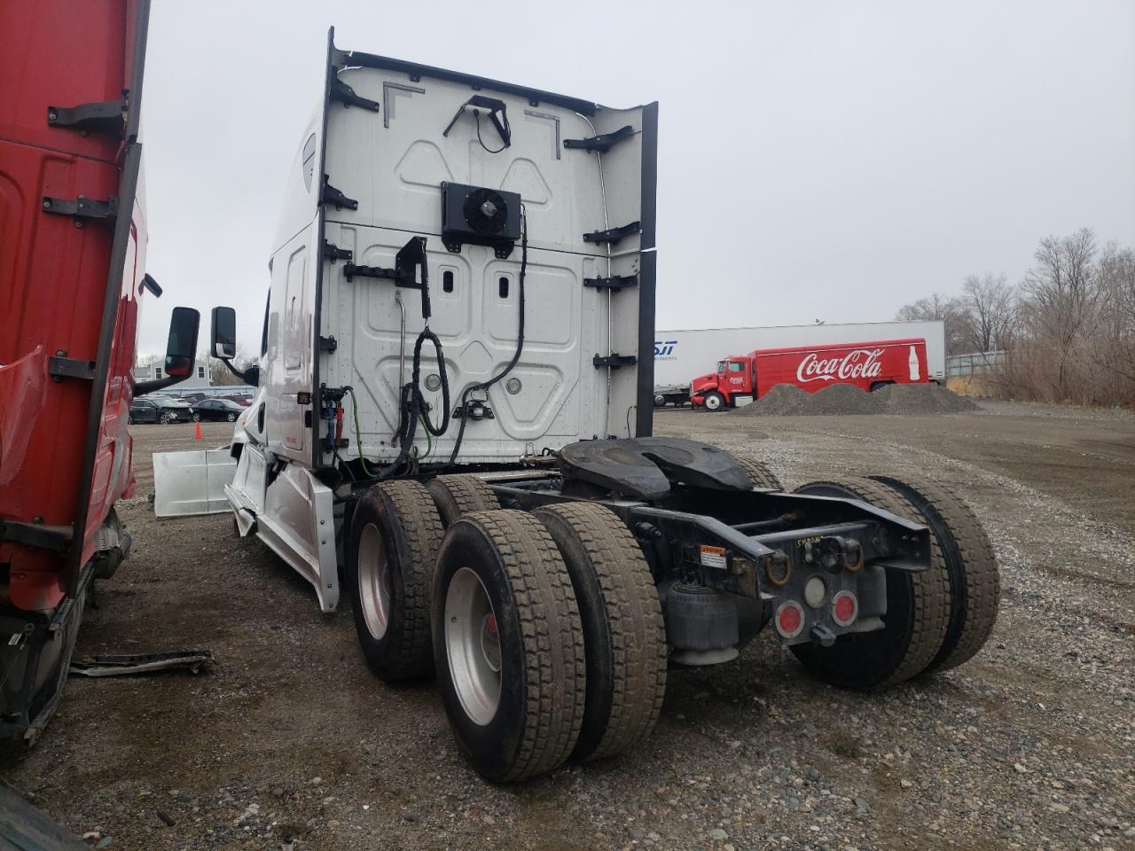Photo 3 from auction – 2018 FREIGHTLINER CASCADIA 1 with VIN 3AKJGLDR1JSJH6624