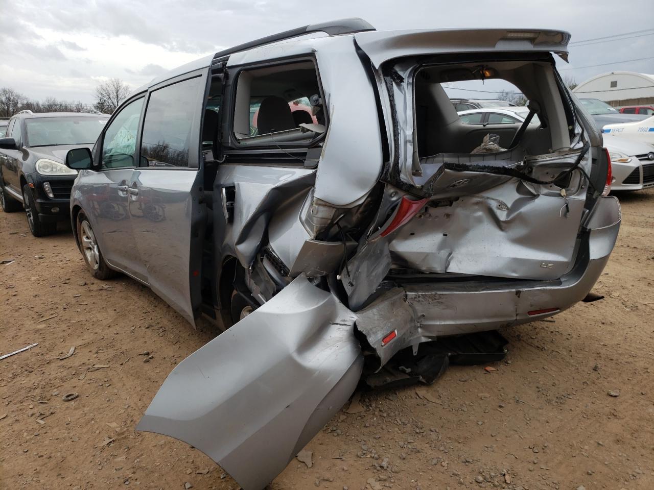 Photo 3 from auction – 2014 TOYOTA SIENNA LE with VIN 5TDKK3DC7ES503506