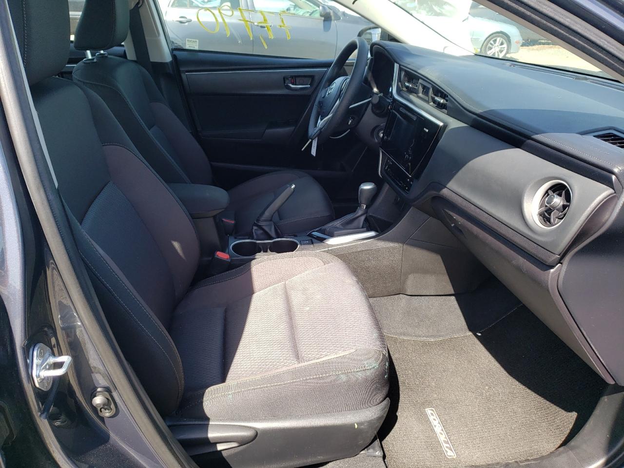 Photo 5 from auction – 2017 TOYOTA COROLLA LE with VIN 5YFBPRHE6HP682652