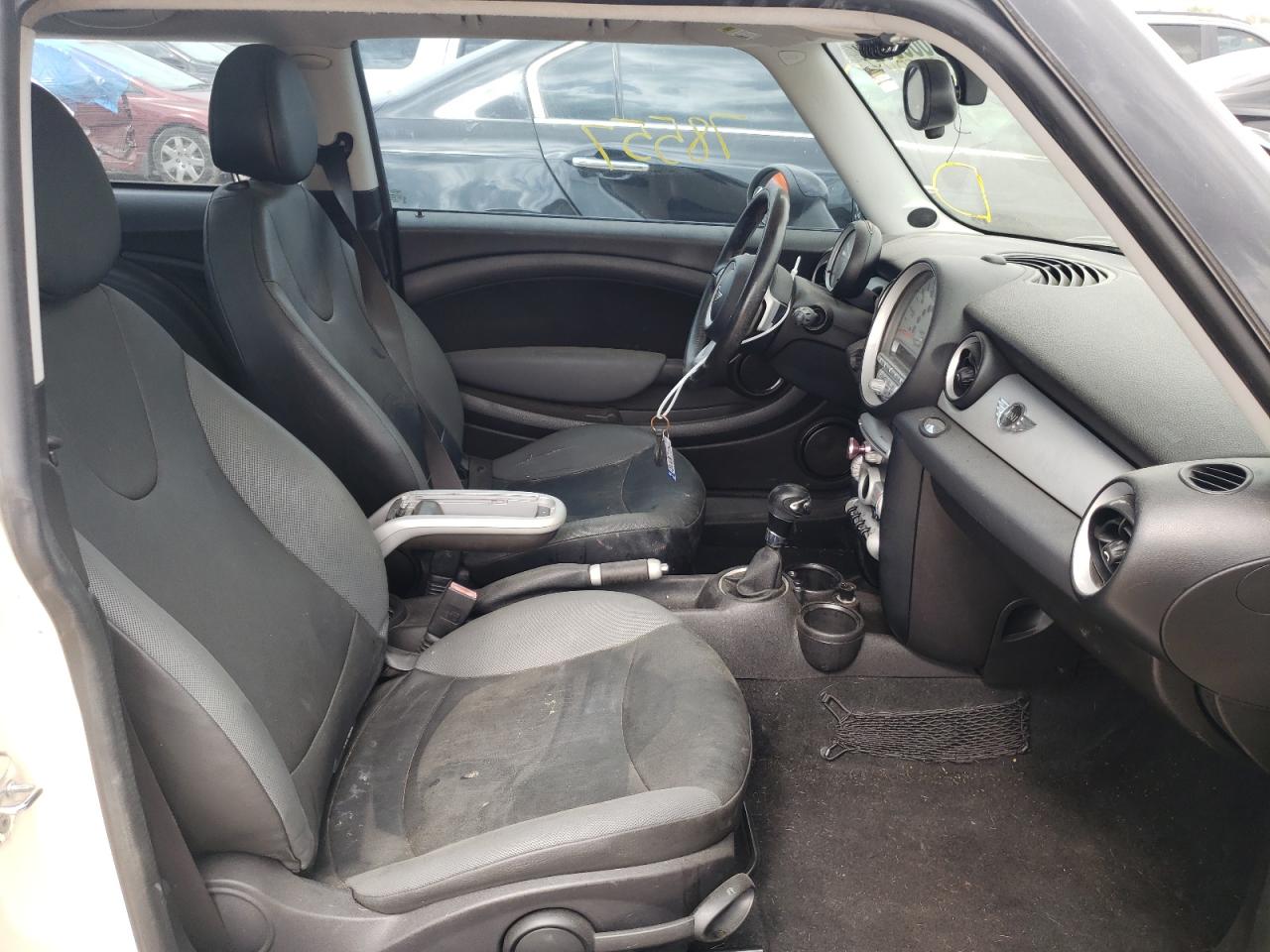 Photo 5 from auction – 2009 MINI COOPER with VIN WMWMF33579TW75233