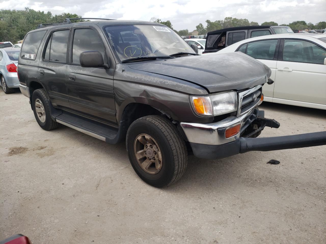 TOYOTA 4RUNNER SR 1998 with VIN JT3GN86R6W0075206 - Photo from auction