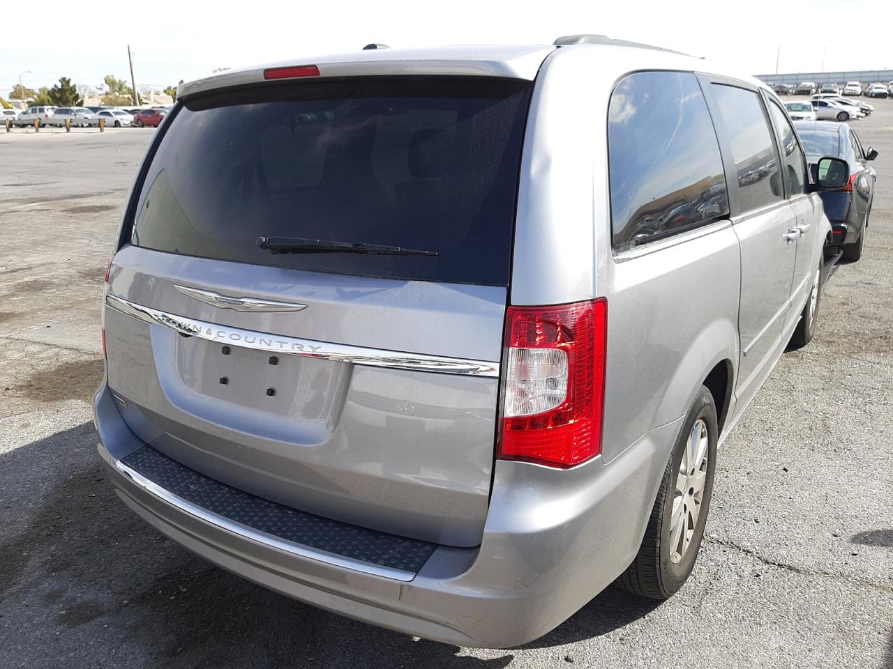 Photo 4 from auction – 2016 CHRYSLER TOWN & COU with VIN 2C4RC1BG7GR197683