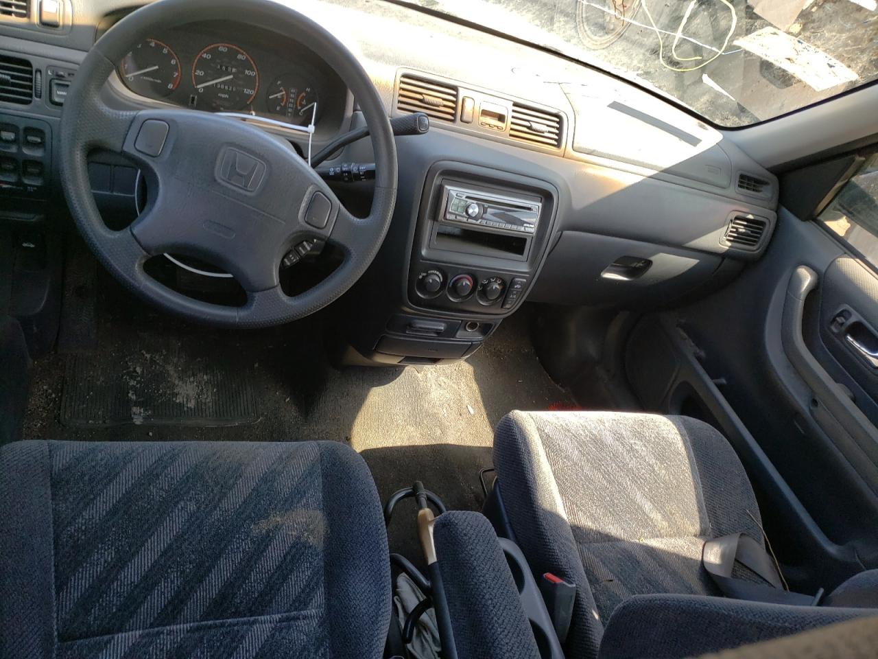 Photo 5 from auction – 2000 HONDA CR-V EX with VIN JHLRD1868YC021069