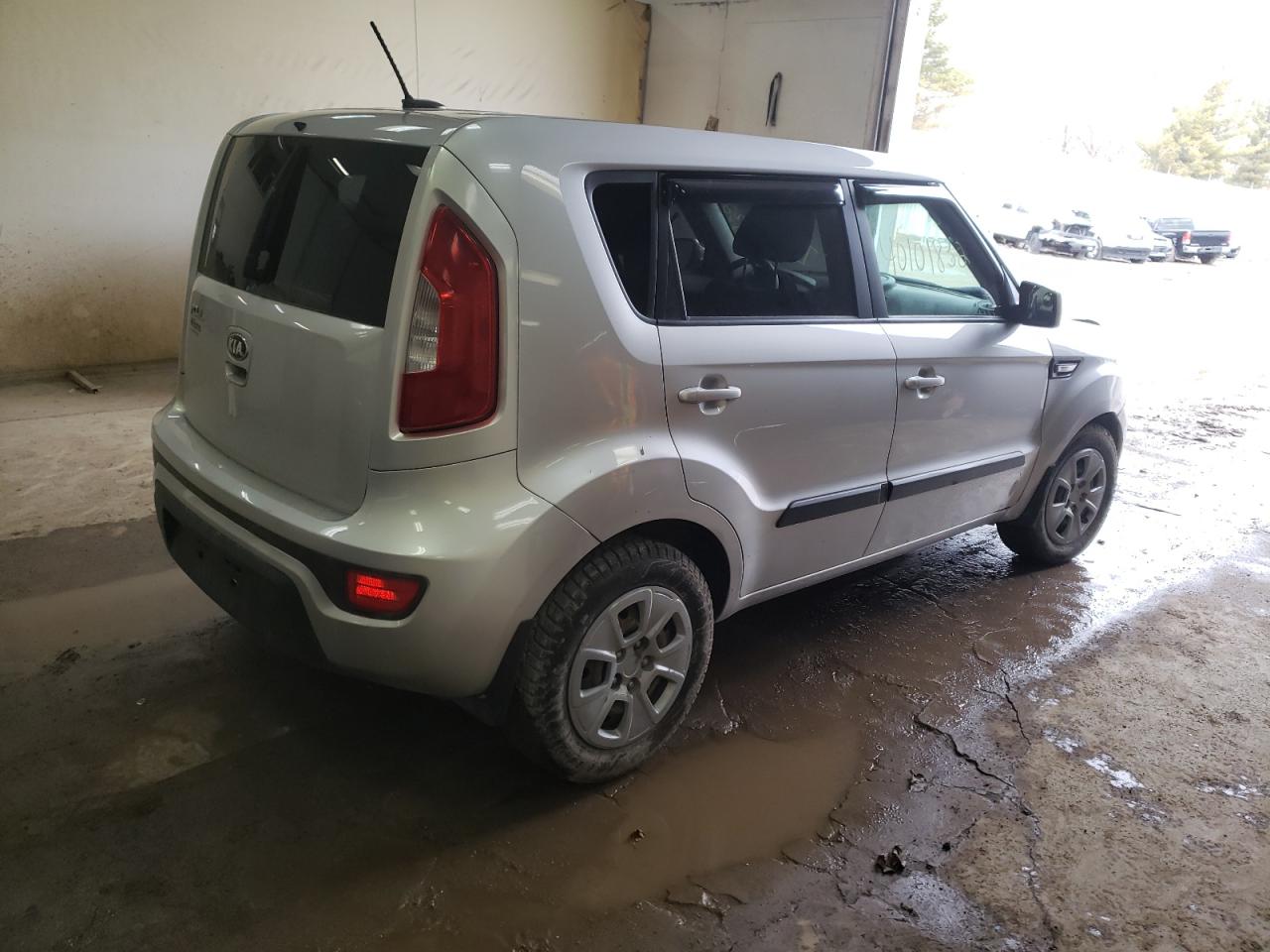 Photo 4 from auction – 2013 KIA SOUL with VIN KNDJT2A51D7764227