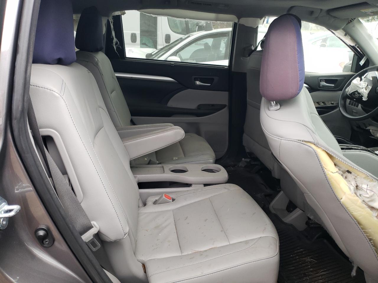 Photo 6 from auction – 2016 TOYOTA HIGHLANDER with VIN 5TDJKRFH4GS271120