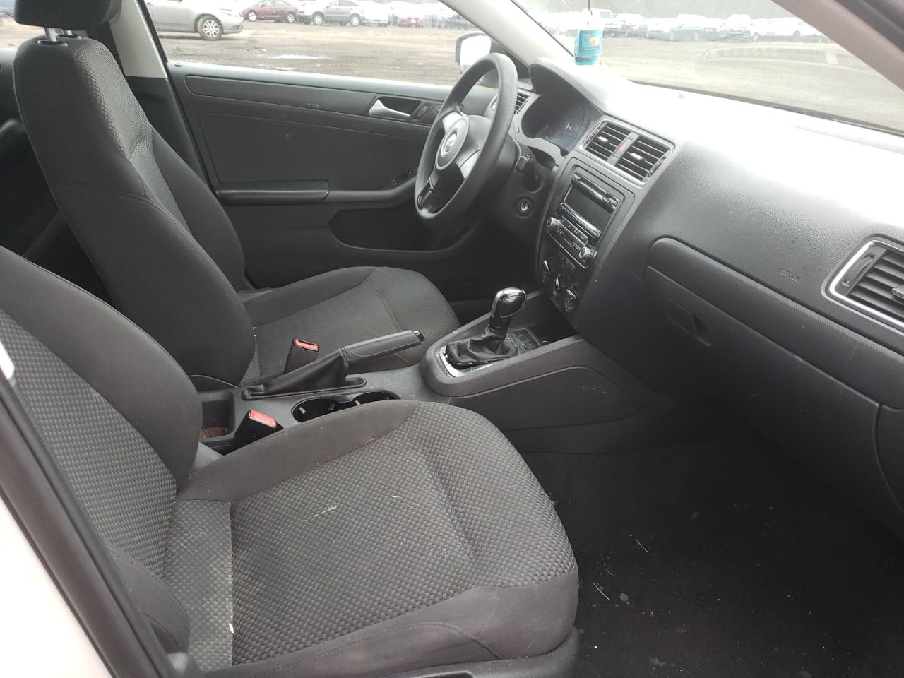 Photo 5 from auction – 2013 VOLKSWAGEN JETTA BASE with VIN 3VW2K7AJ1DM378802