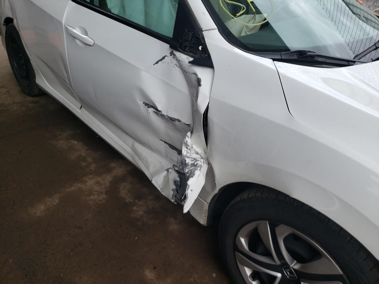 Photo 9 from auction – 2018 HONDA CIVIC LX with VIN 2HGFC2F59JH555902
