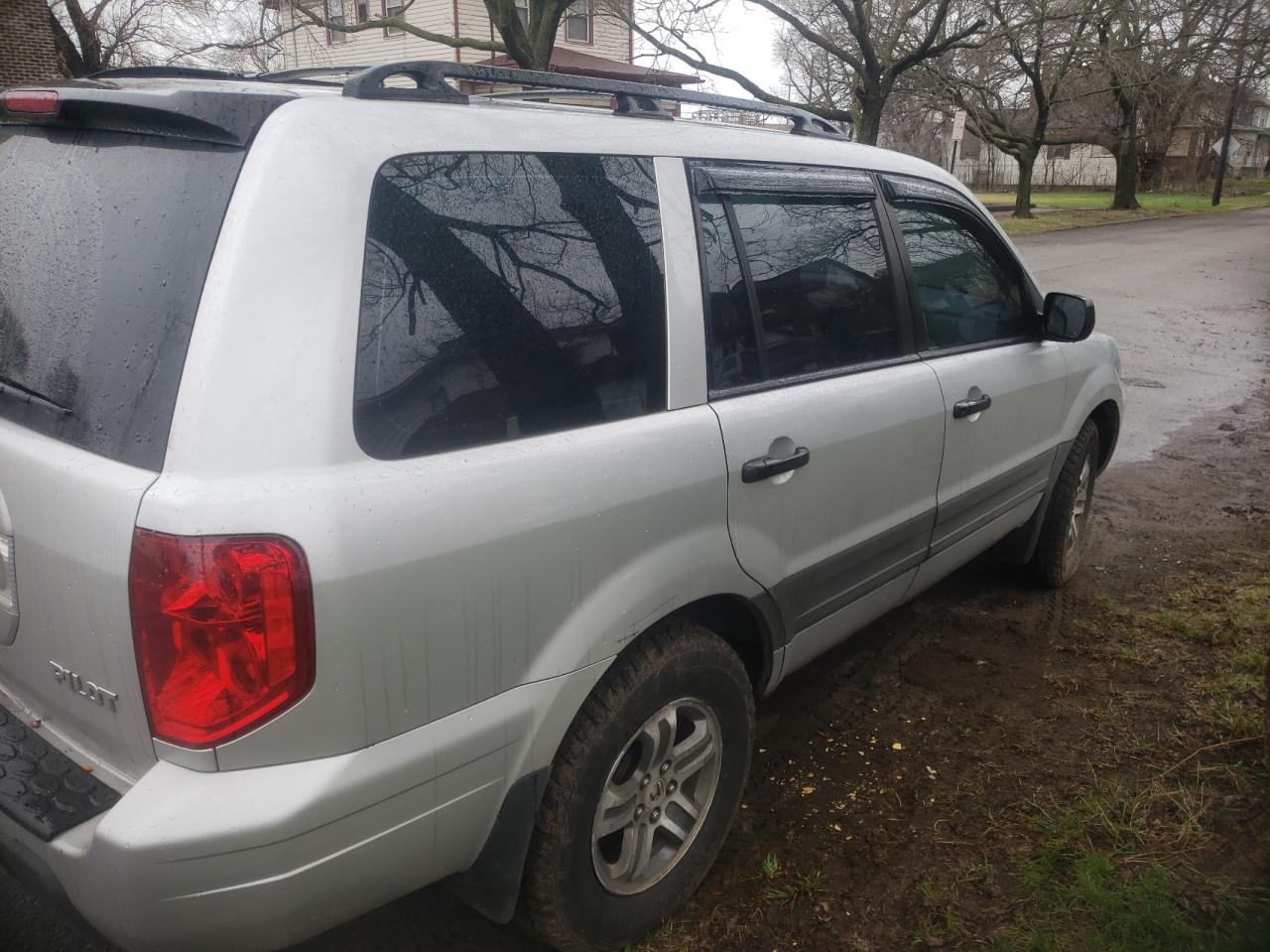 Photo 4 from auction – 2004 HONDA PILOT LX with VIN 2HKYF18114H593560
