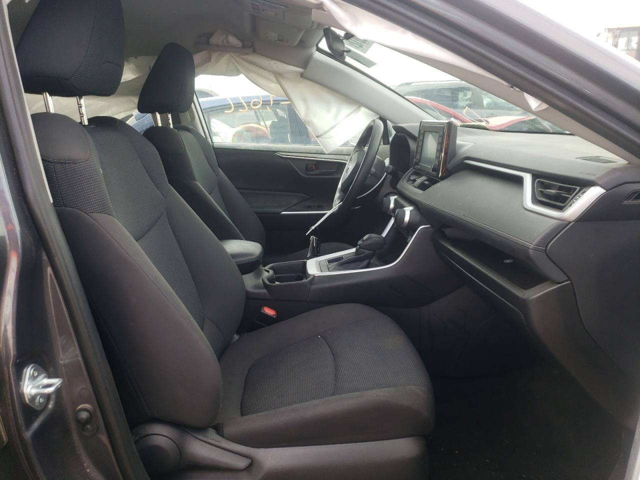 Photo 5 from auction – 2021 TOYOTA RAV4 LE with VIN 2T3F1RFV9MW174441
