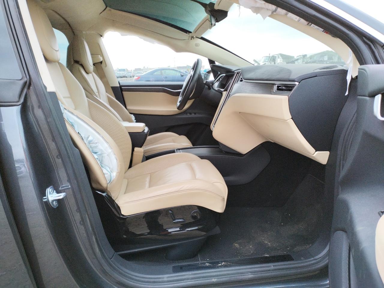 Photo 5 from auction – 2016 TESLA MODEL X with VIN 5YJXCAE22GF011955