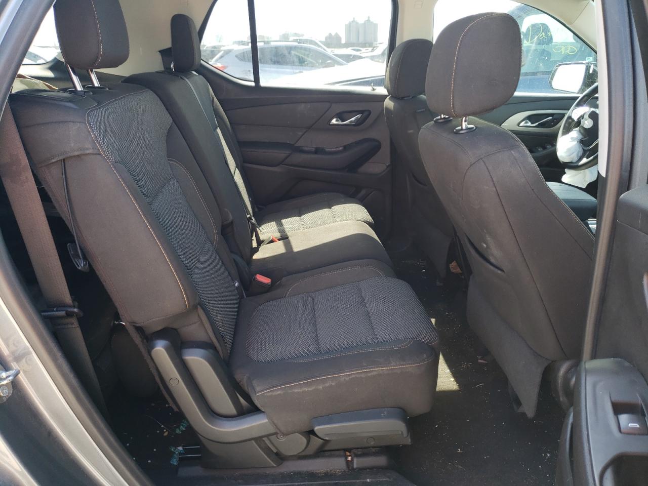 Photo 6 from auction – 2018 CHEVROLET TRAVERSE L with VIN 1GNERFKW9JJ259749