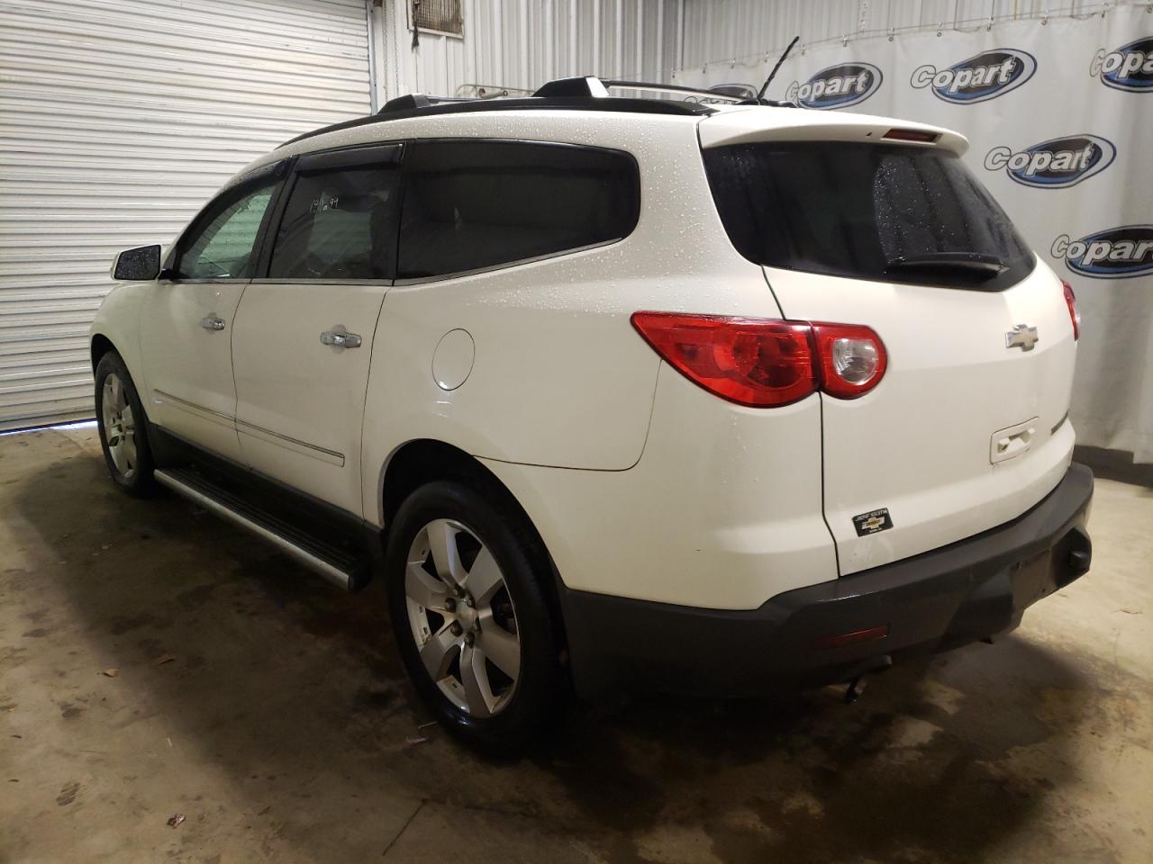 Photo 3 from auction – 2011 CHEVROLET TRAVERSE L with VIN 1GNKRLEDXBJ360263