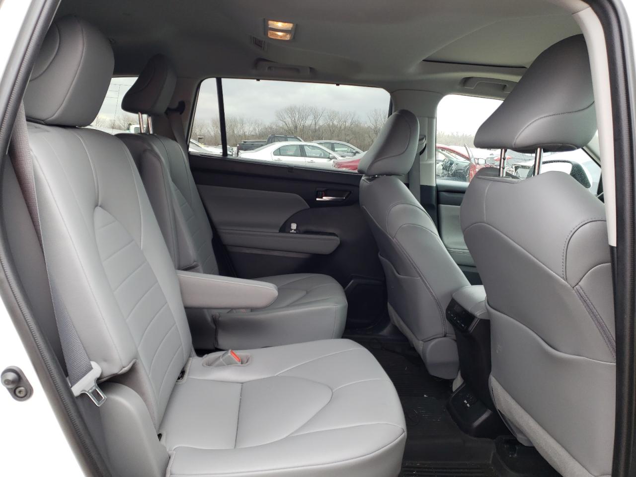 Photo 6 from auction – 2021 TOYOTA HIGHLANDER with VIN 5TDHBRCH2MS044099