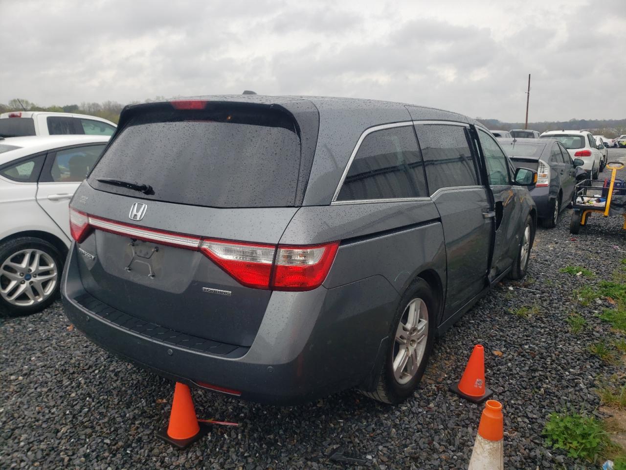 Photo 4 from auction – 2011 HONDA ODYSSEY TO with VIN 5FNRL5H96BB041624