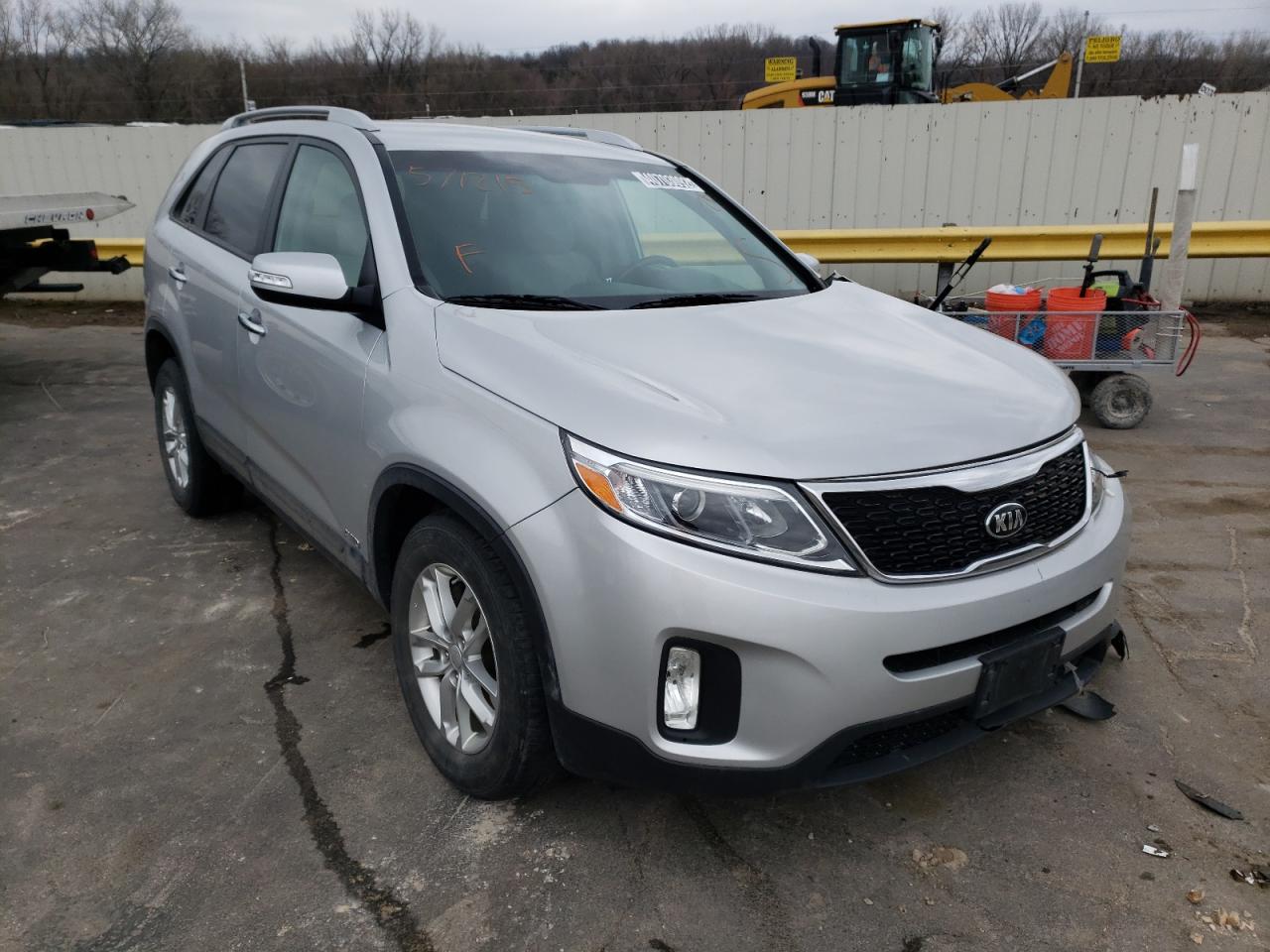 Photo 1 from auction – 2015 KIA SORENTO LX with VIN 5XYKTCA63FG571215