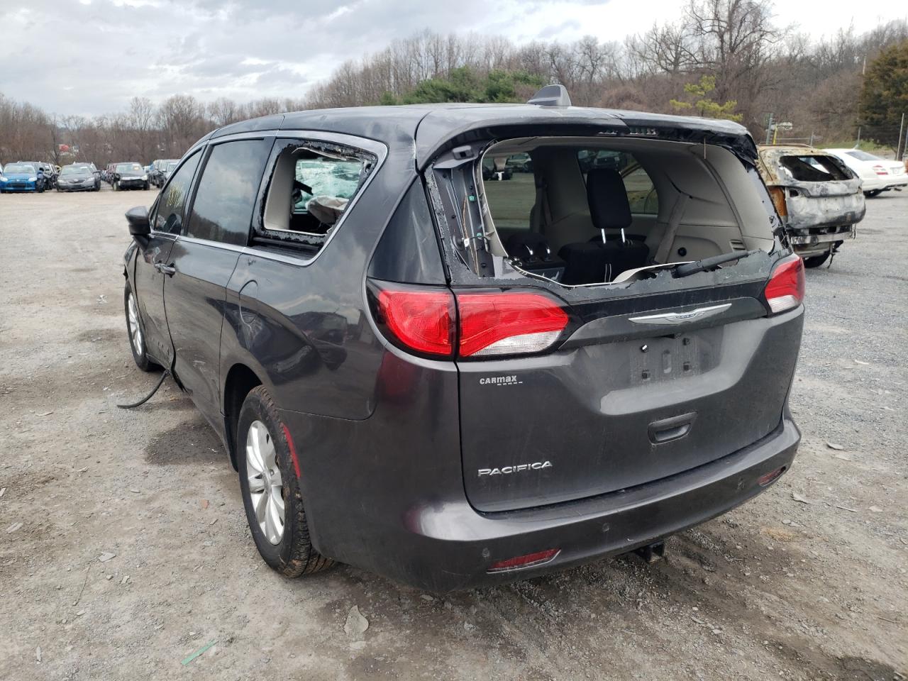 Photo 3 from auction – 2017 CHRYSLER PACIFICA L with VIN 2C4RC1DG6HR588290