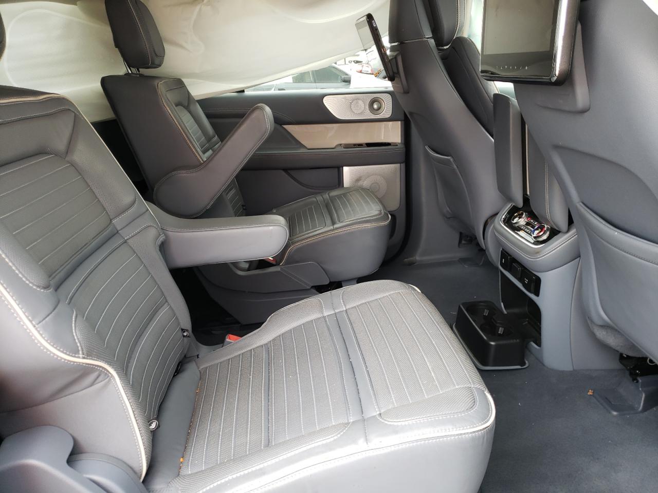 Photo 6 from auction – 2018 LINCOLN NAVIGATOR with VIN 5LMJJ3TT7JEL16744