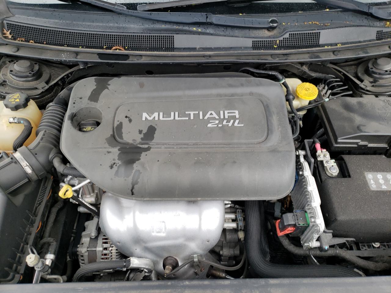 Photo 7 from auction – 2015 CHRYSLER 200 LIMITE with VIN 1C3CCCAB4FN602230
