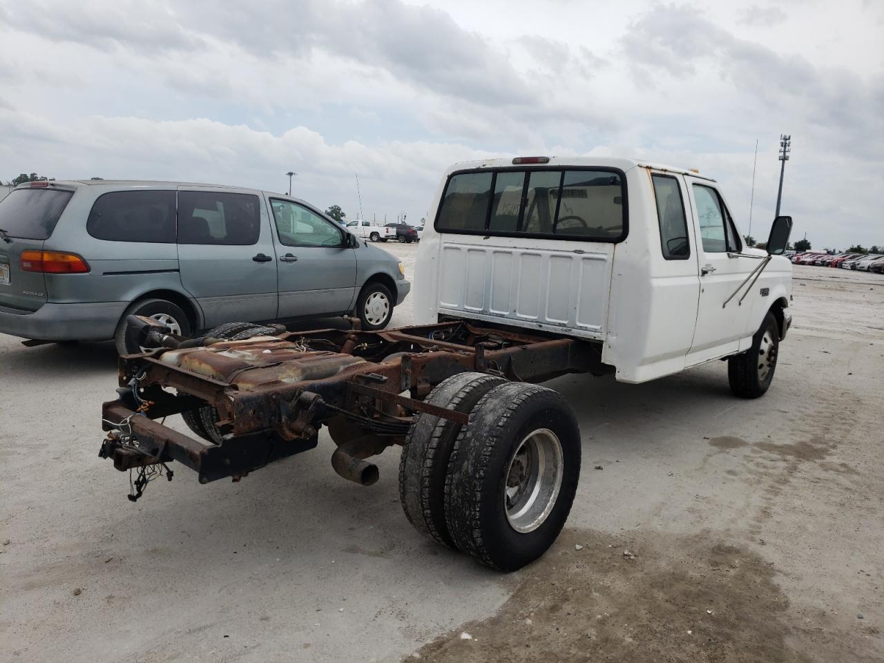 Photo 4 from auction – 1996 FORD F350 with VIN 1FTJX35F4TEB45435