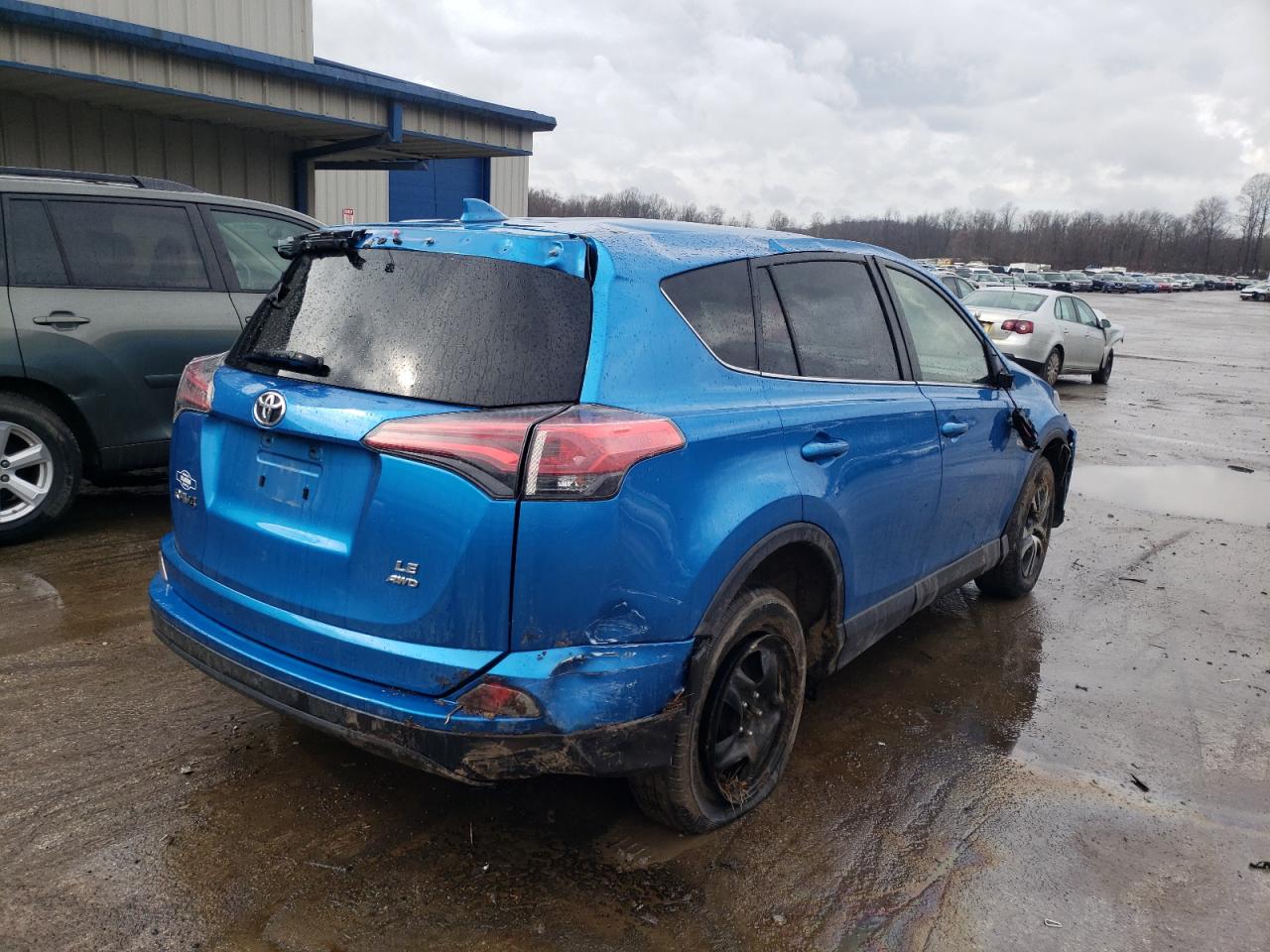 Photo 4 from auction – 2018 TOYOTA RAV4 LE with VIN JTMBFREV3JJ742811
