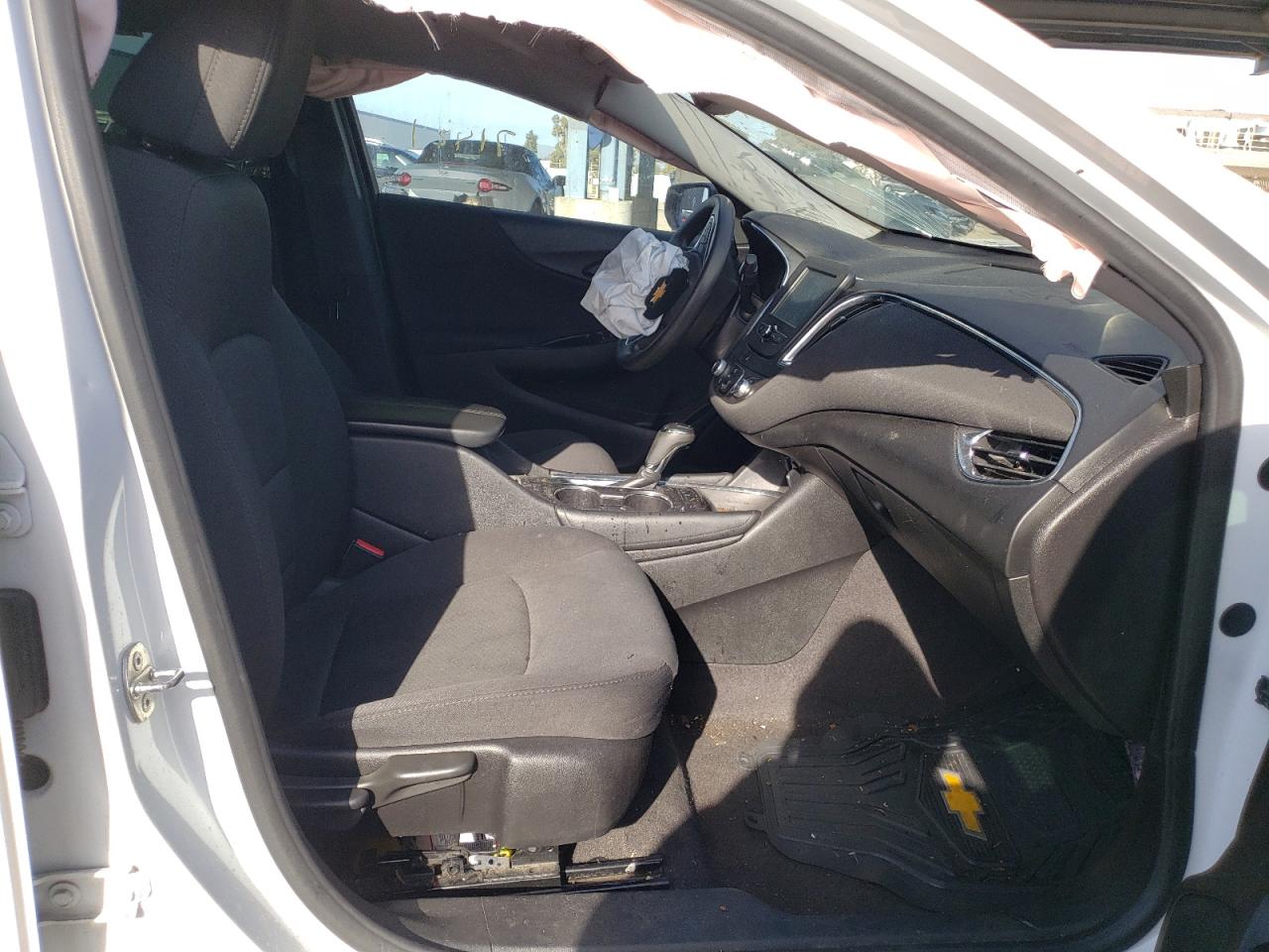 Photo 5 from auction – 2017 CHEVROLET MALIBU LT with VIN 1G1ZE5ST8HF144734